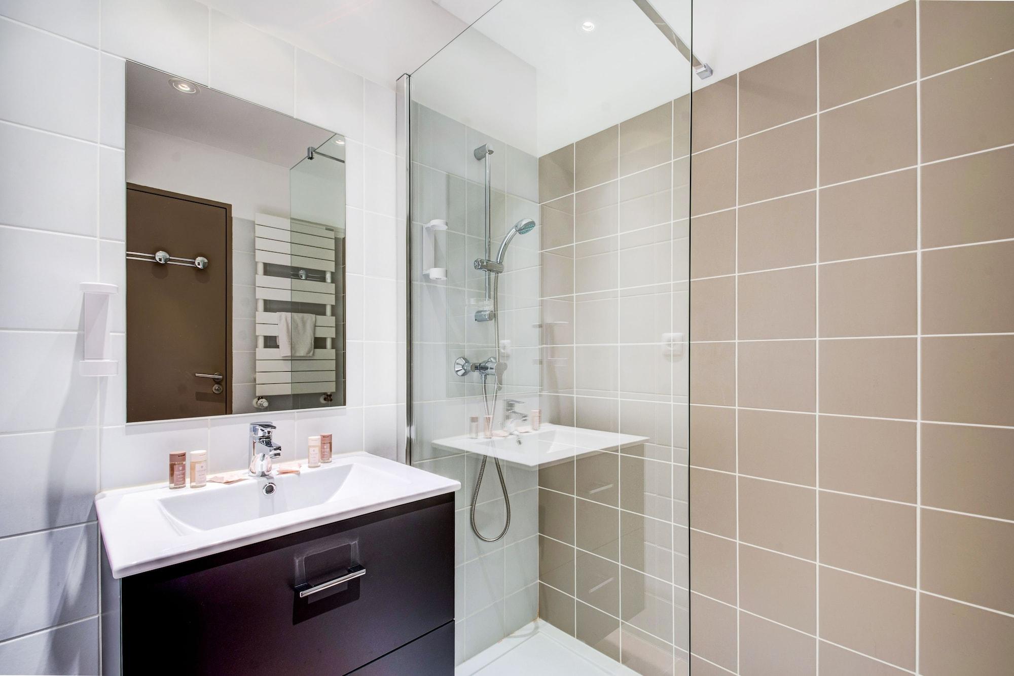 Hotel La Tour Carree - Grasse Sud à Peymeinade Extérieur photo